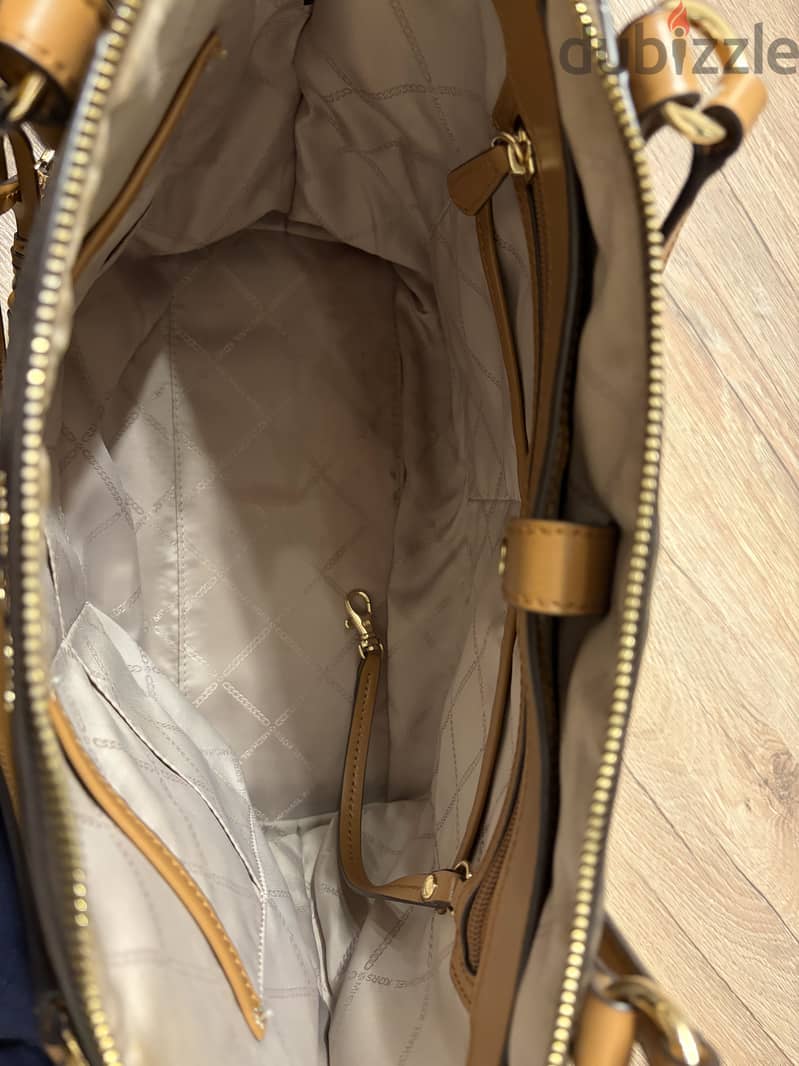 Sullivan Large Logo Top-Zip Tote Bag 10