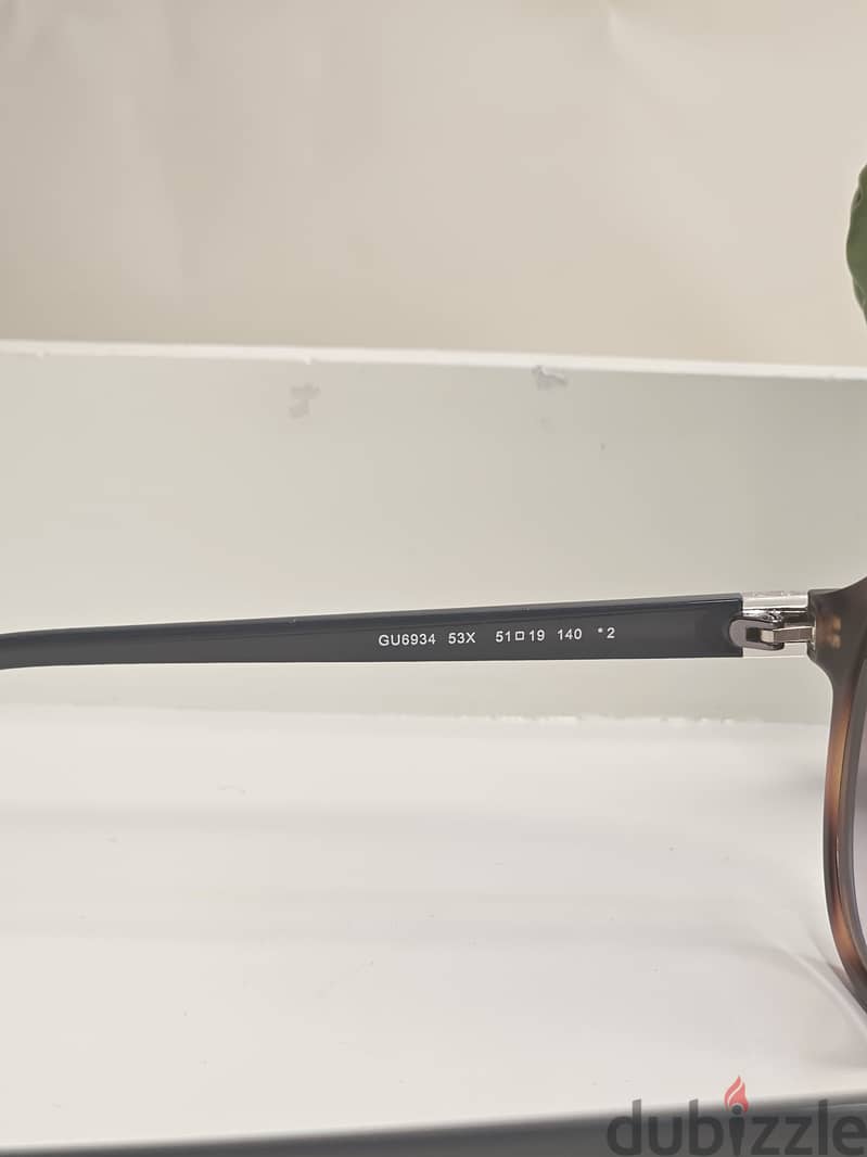 GUESS SUNGLASSES ADVERTISEMENT -  39591018 6