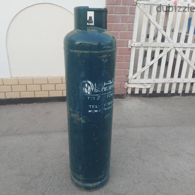 للبيع أسطوانة غاز البحرين حجم كبير  بدون غاز 35وقابل 1