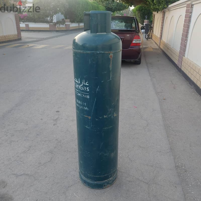 للبيع أسطوانة غاز البحرين حجم كبير  بدون غاز 35وقابل 2