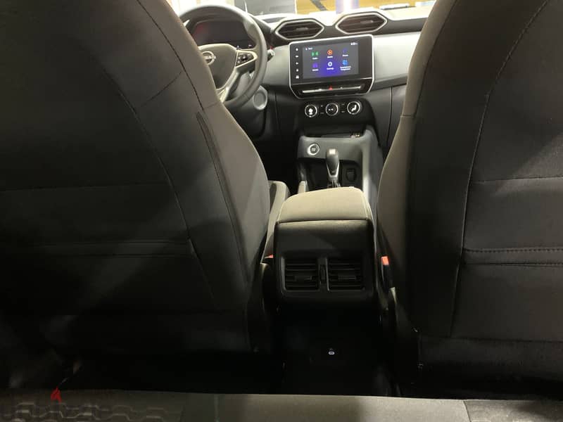 Nissan Megnite (14,000 Kms) 12