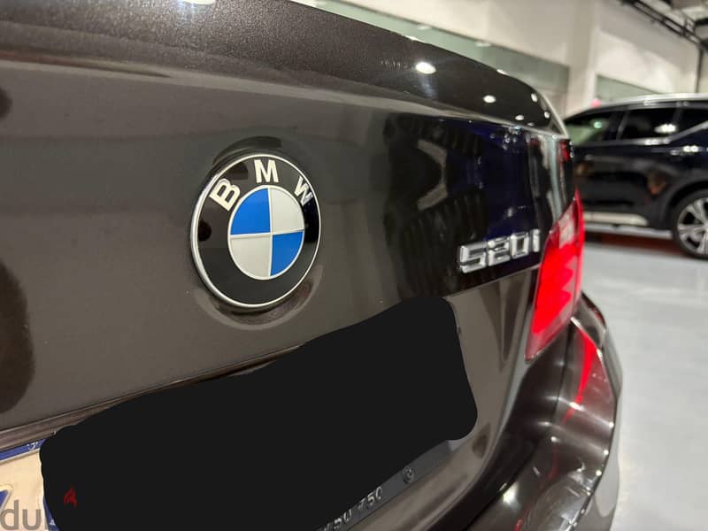 BMW 520i 2015  2.0L Twin-power Turbo 190HP 9