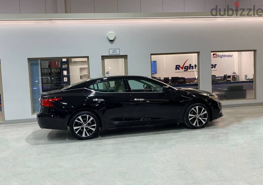 Nissan Maxima 1