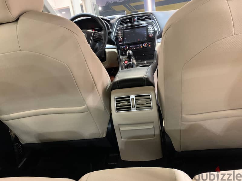 Nissan Maxima 8