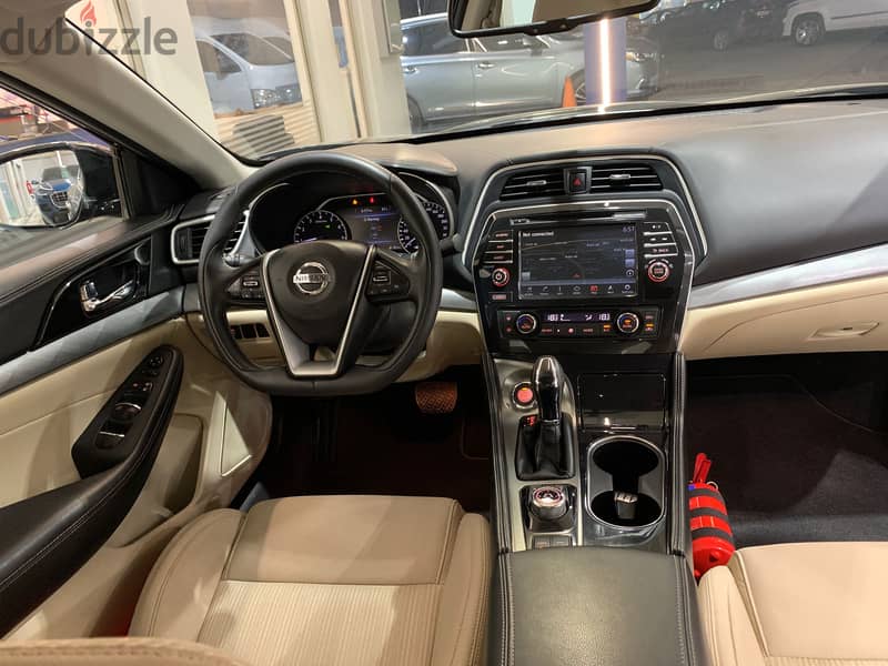 Nissan Maxima 12