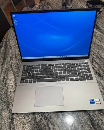Dell Metal  i7 12th gen 15.6FHD 16GB 512GB laptop