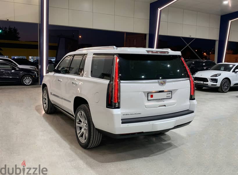 Cadillac Escalade (93,000 Kms) 2