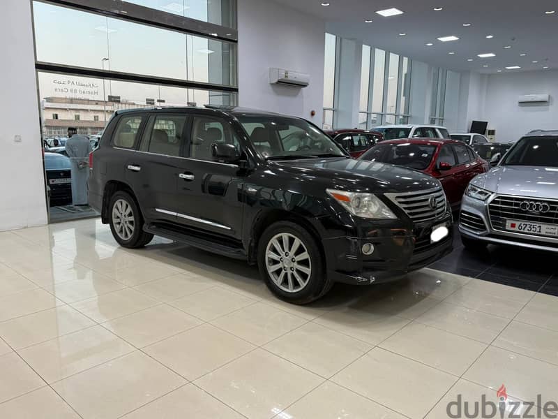 Lexus LX-Series 2010 1