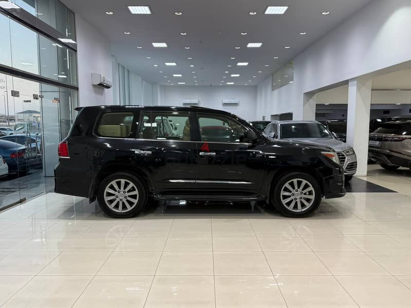 Lexus LX-Series 2010 3