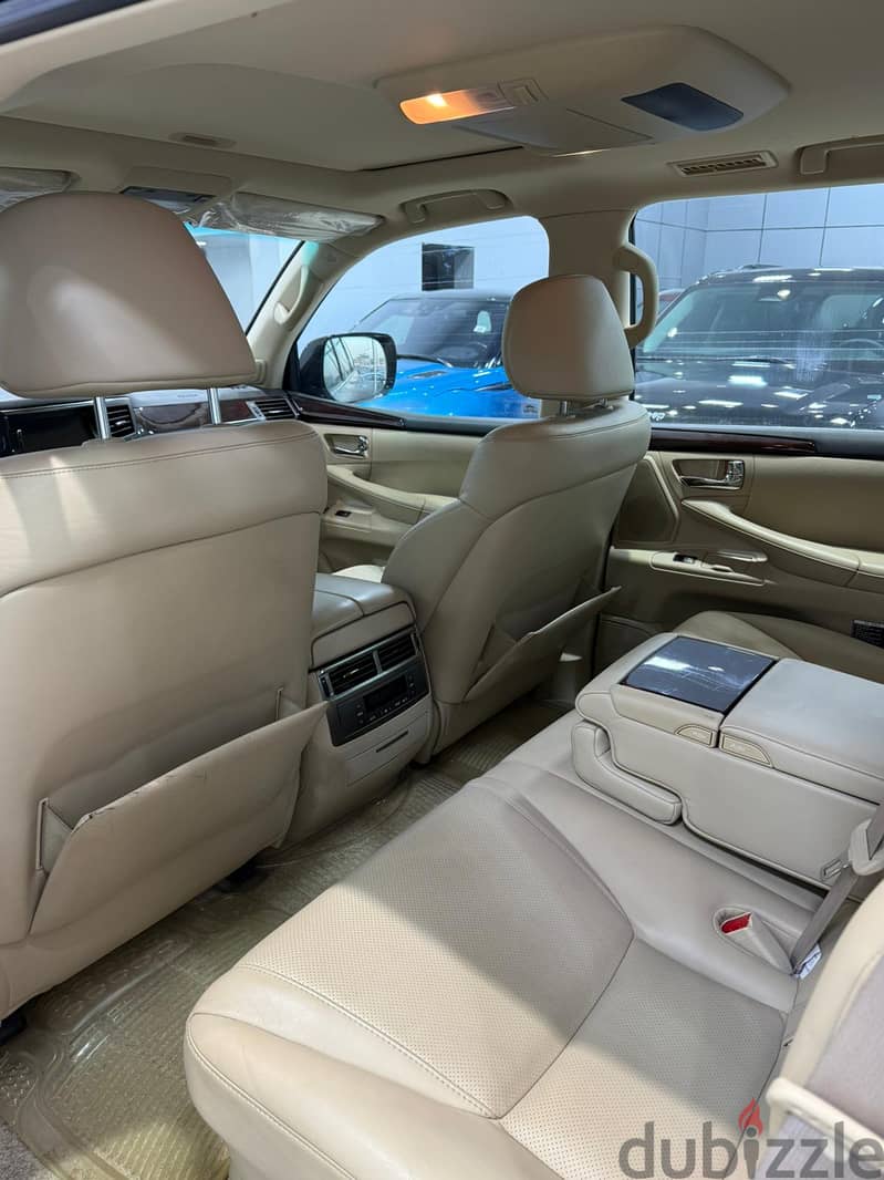 Lexus LX-Series 2010 4
