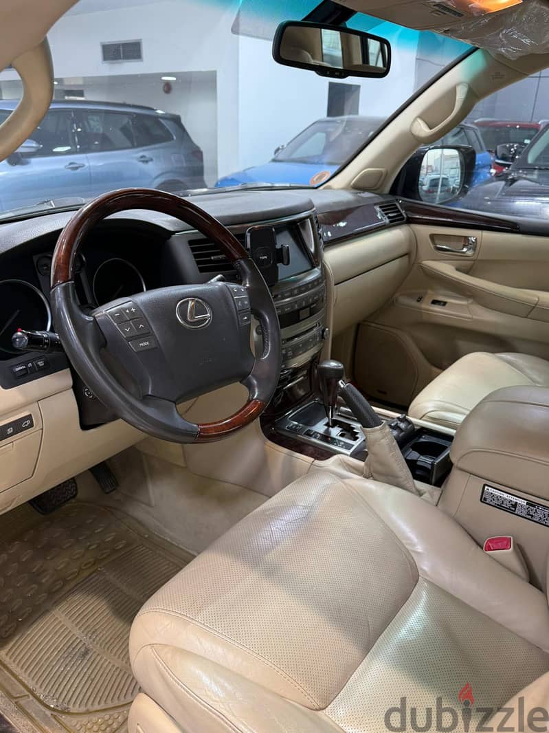 Lexus LX-Series 2010 5