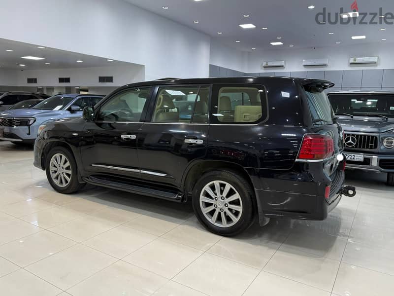 Lexus LX-Series 2010 6