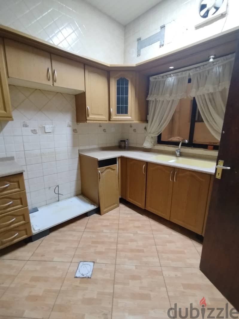 Flat rent 150 BD with electricity for family only in Muharraq 1