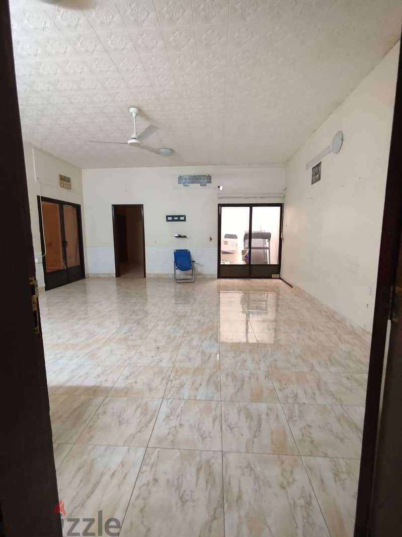 Flat rent 150 BD with electricity for family only in Muharraq 3
