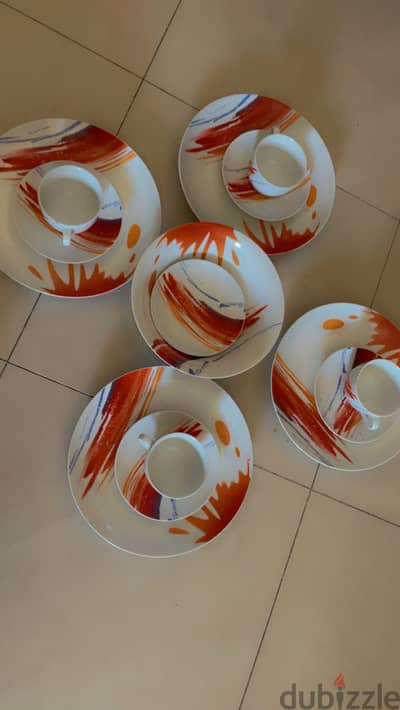 Modern 14-piece dinnerware set