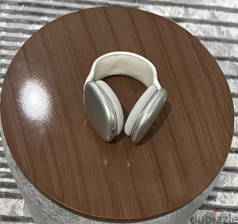 Apple AirPods Max with it’s original accessories 1