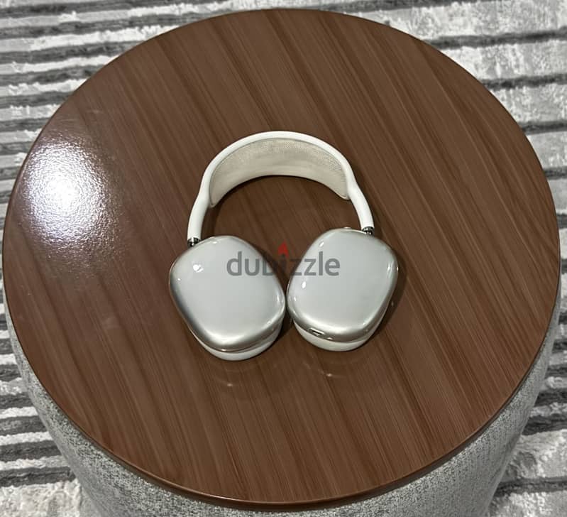 Apple AirPods Max with it’s original accessories 2