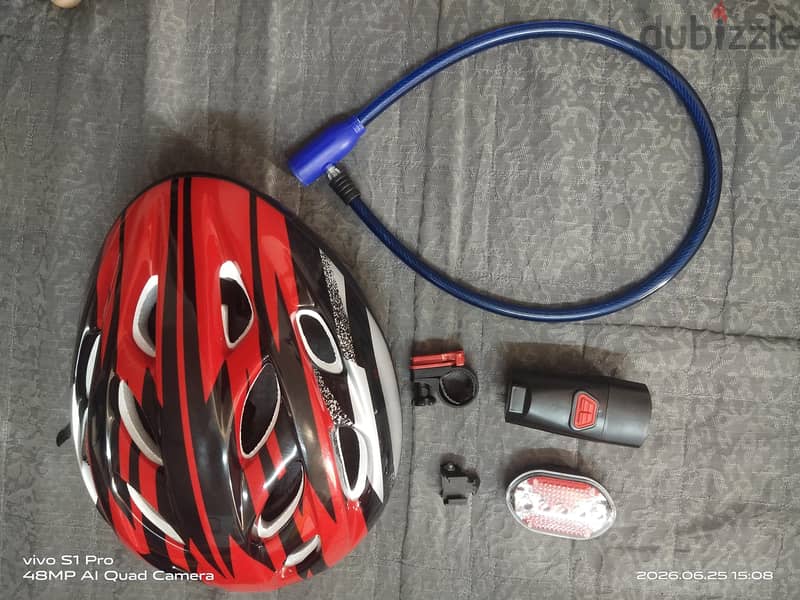 Helmet with all things 3