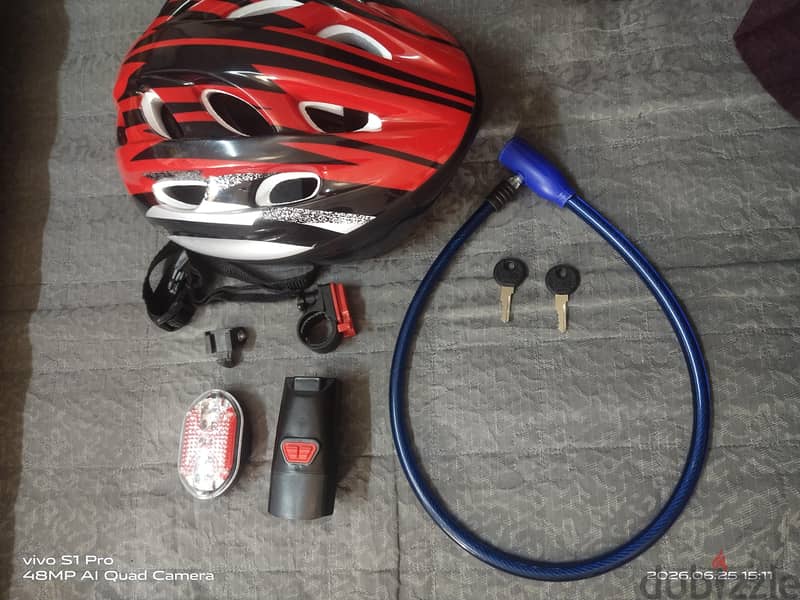 Helmet with all things 4