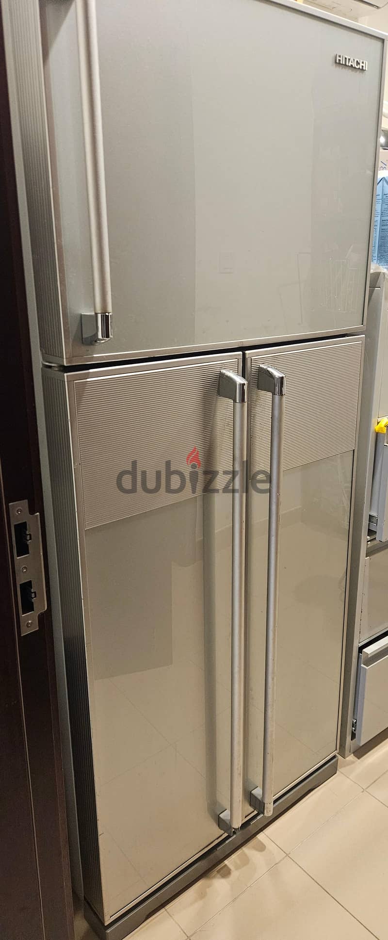 Hitachi 500L 3-door refrigerator 2