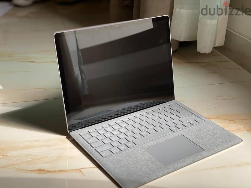 Microsoft Surface laptop Core i5 8gb 256gb 110BD 2