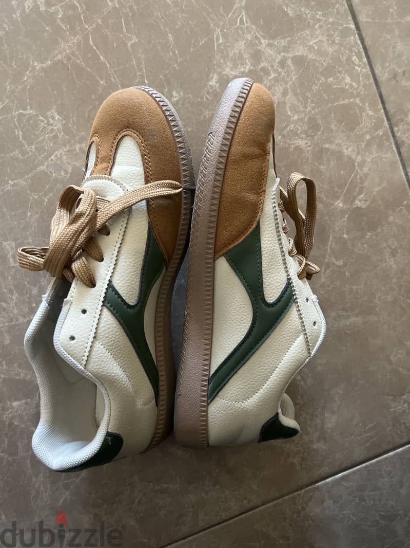 Shows beige-ish brown and green design 2