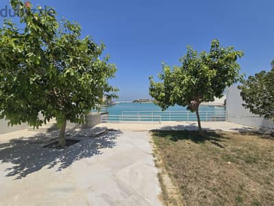 Stand alone Villa 4 + maid room + driver room with private beach acces