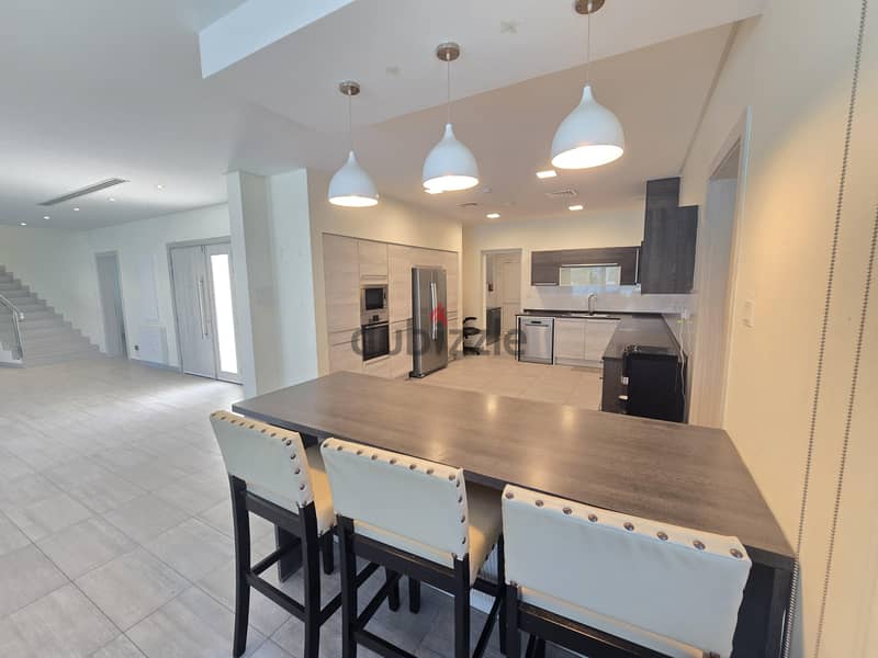Stand alone Villa 4 + maid room + driver room with private beach acces 7