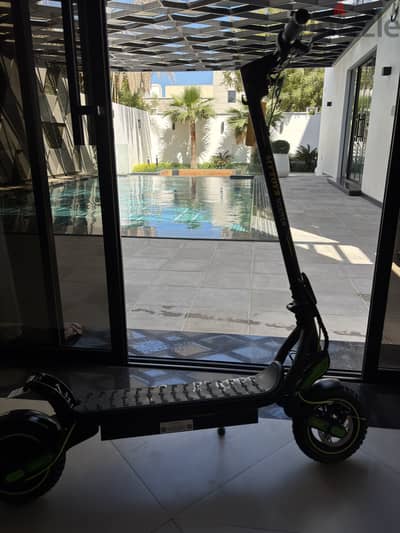 E-scooter wheelie machine modified tire popped
