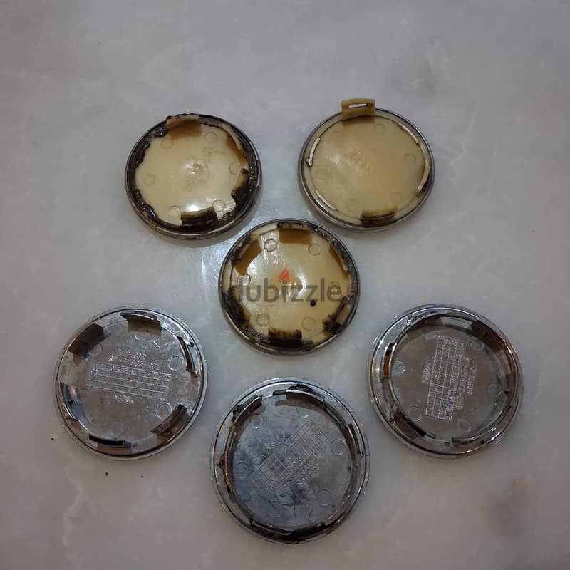 Ford Mustang wheel center caps all 5 BD WhatsApp 3343 5424 1