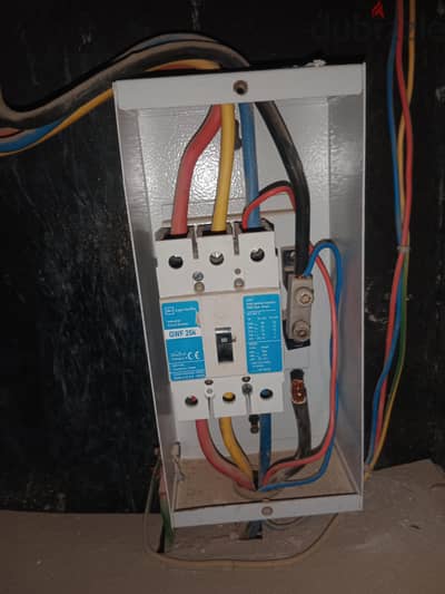 خدمات الكهرباء والسباكة 33051733
