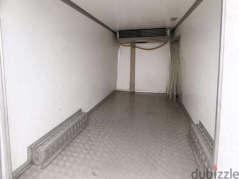 FREEZER VAN 33112737 باص مبرد للإيجار 1
