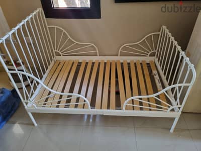 For Sale extendible Bed (White)