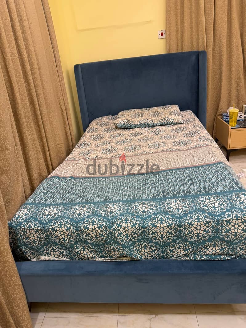 Queen bed from home center for Sale 1