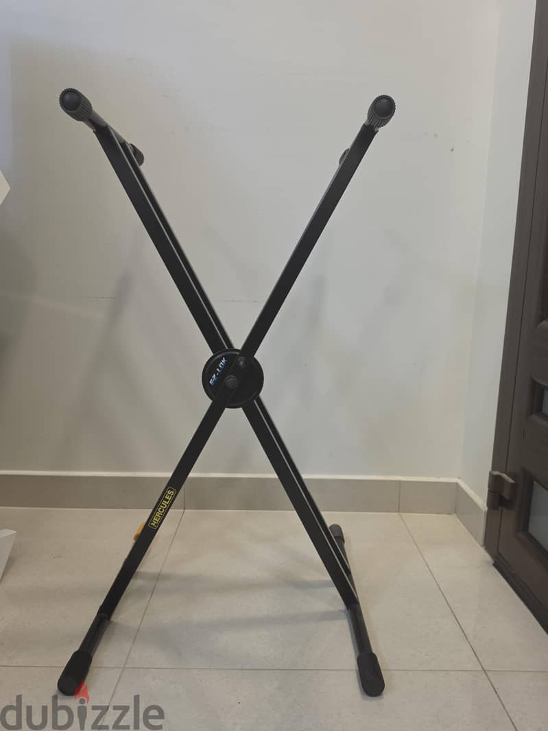 For sale HERCULES keyboard Stand 1