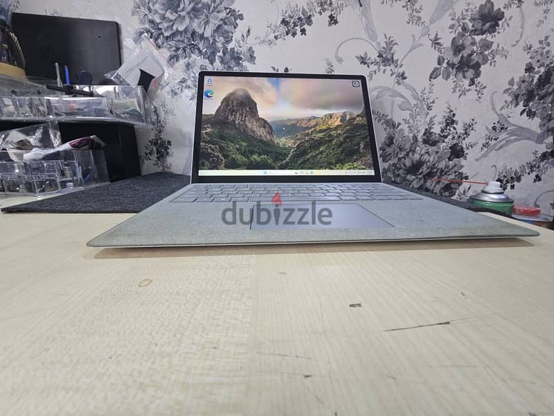 Microsoft Surface laptop Core i5 8gb 256gb 110BD 4