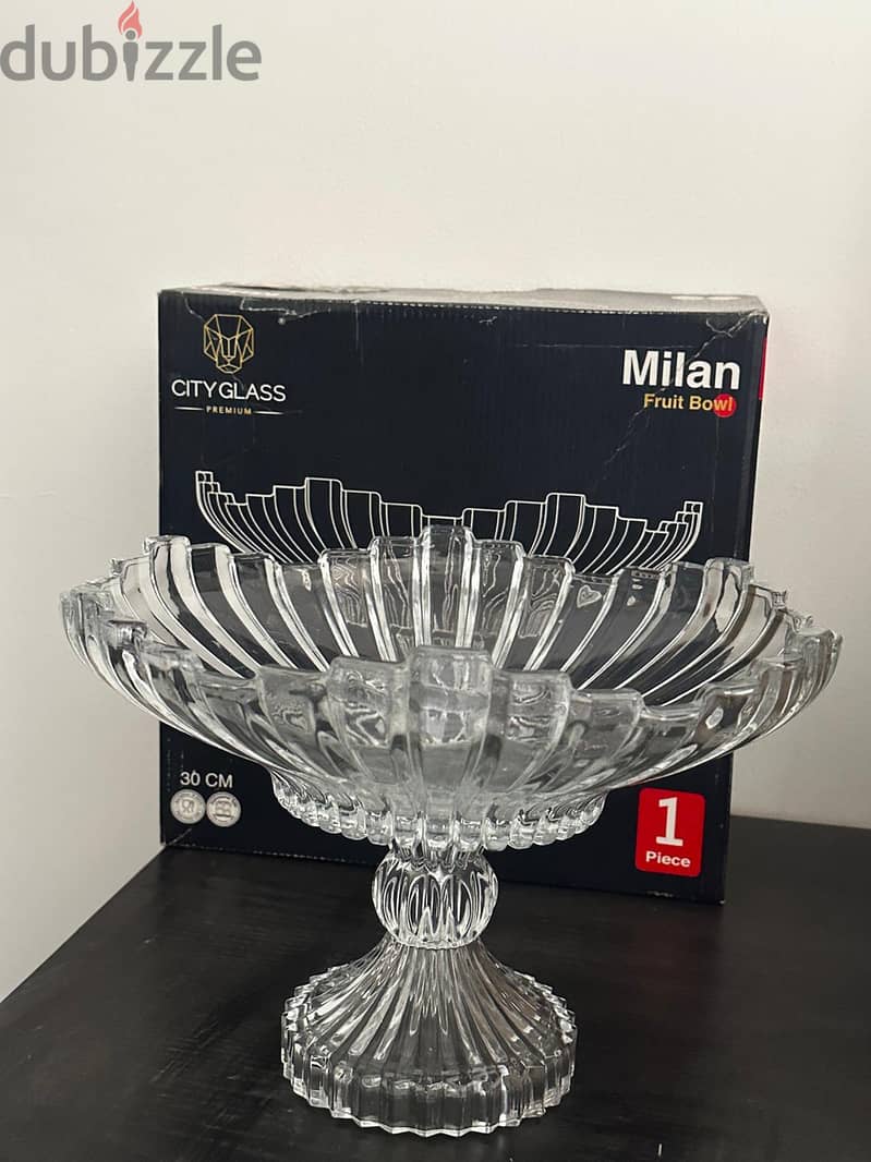 Glass serving dish from Milan. 4