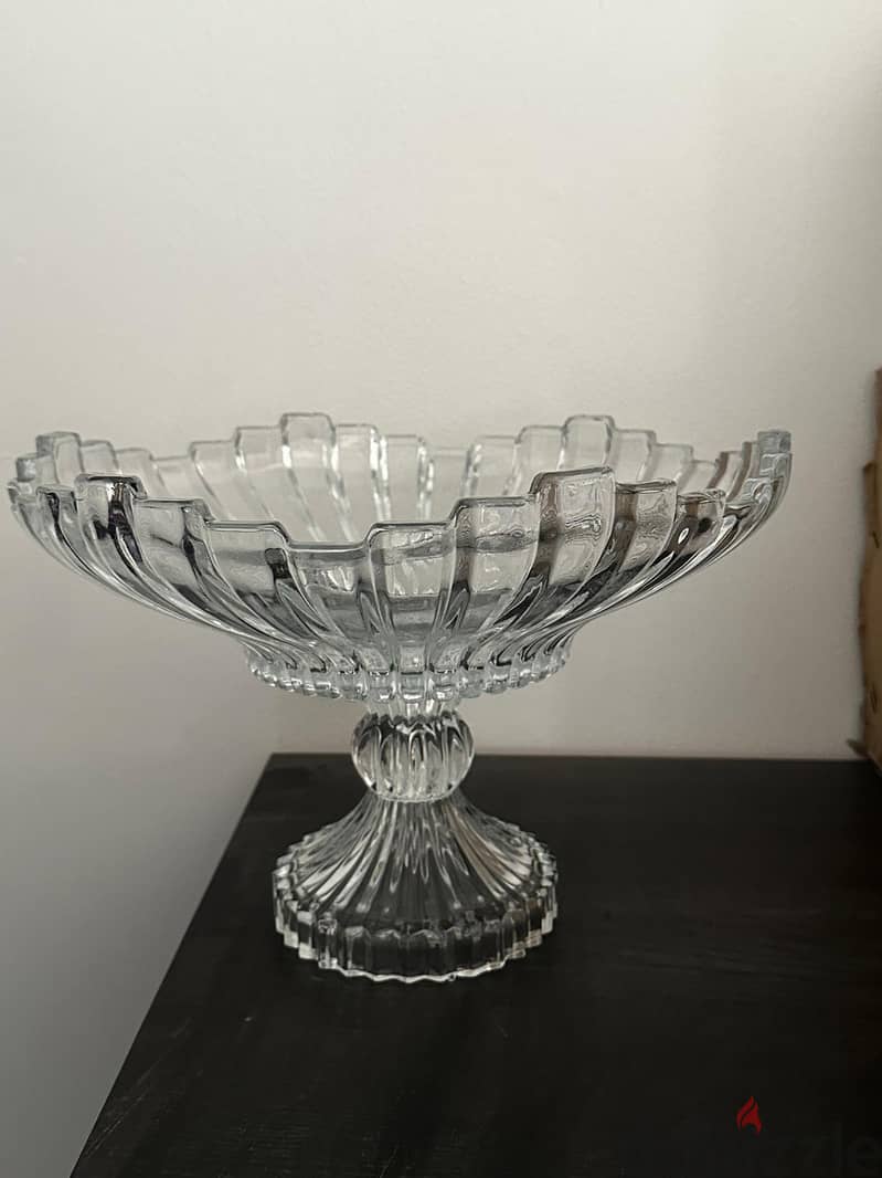 Glass serving dish from Milan. 6