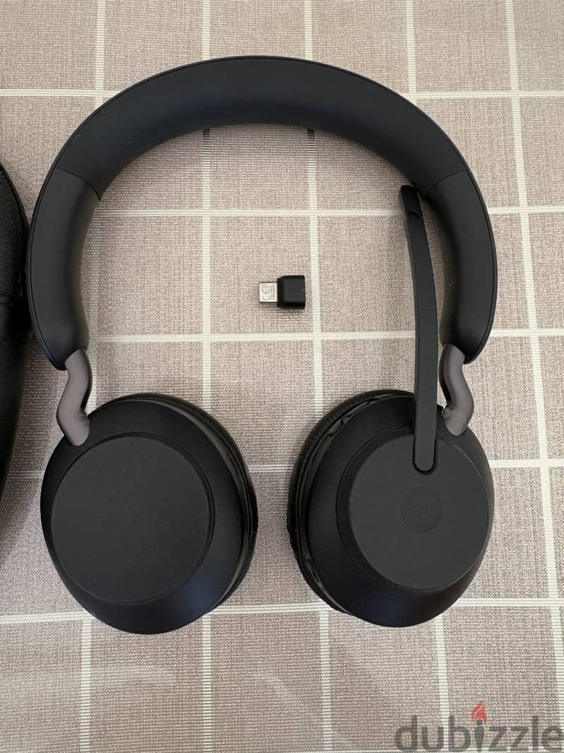 Jabra Evolve2 65 Wireless headset 1