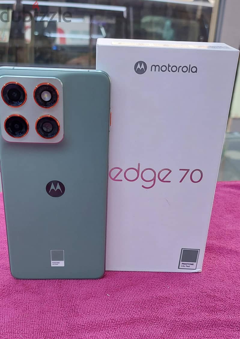 Motorola edge 70.512gb ram 12 + 12 GB 1