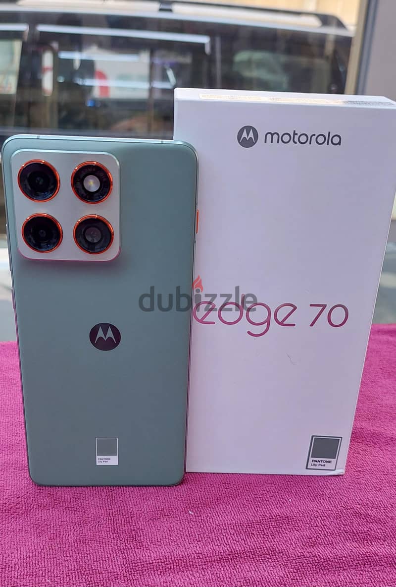 Motorola edge 70.512gb ram 12 + 12 GB 2