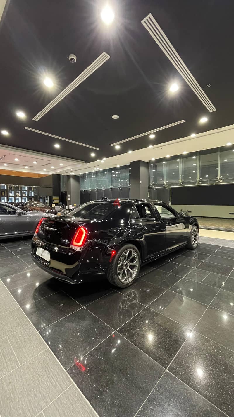 Chrysler 300s  Model 2018 4