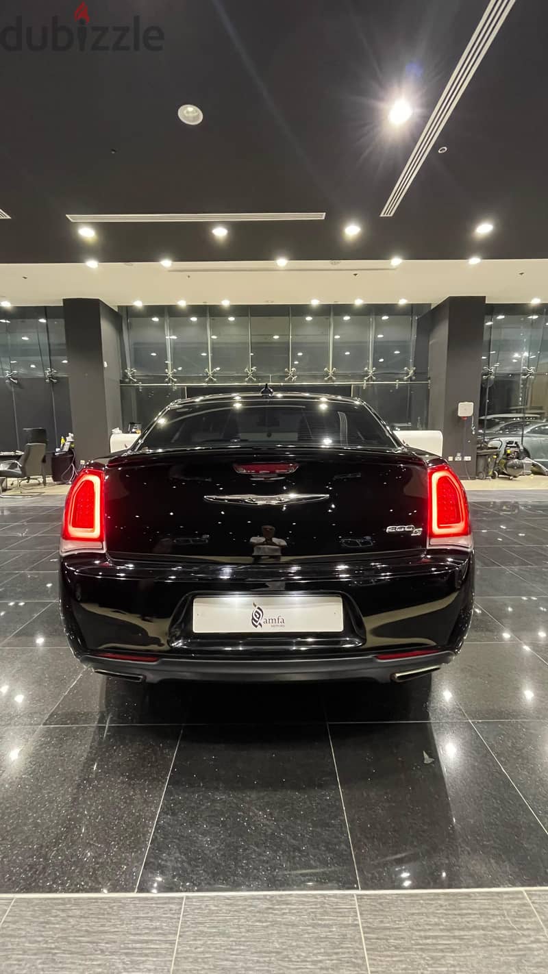 Chrysler 300s  Model 2018 5