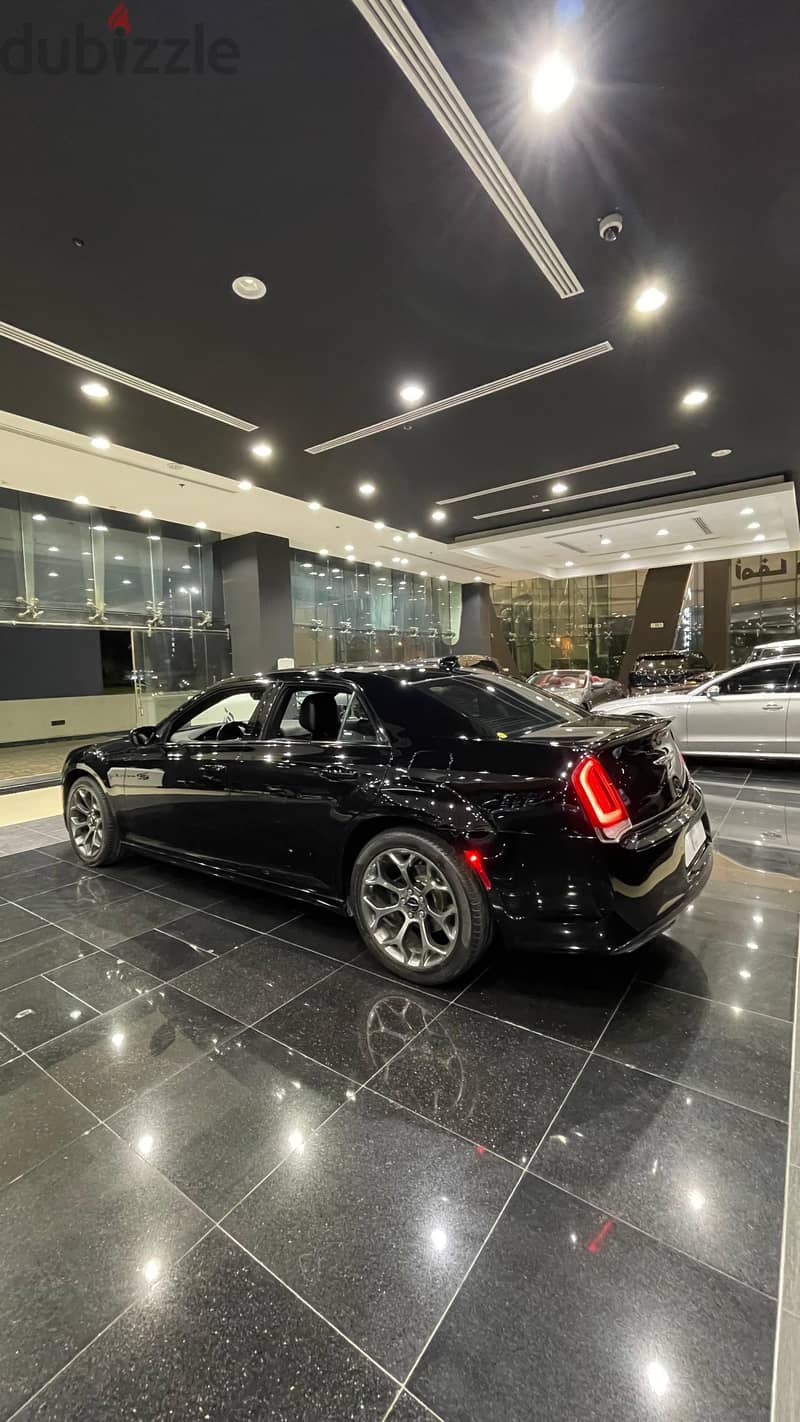 Chrysler 300s  Model 2018 6