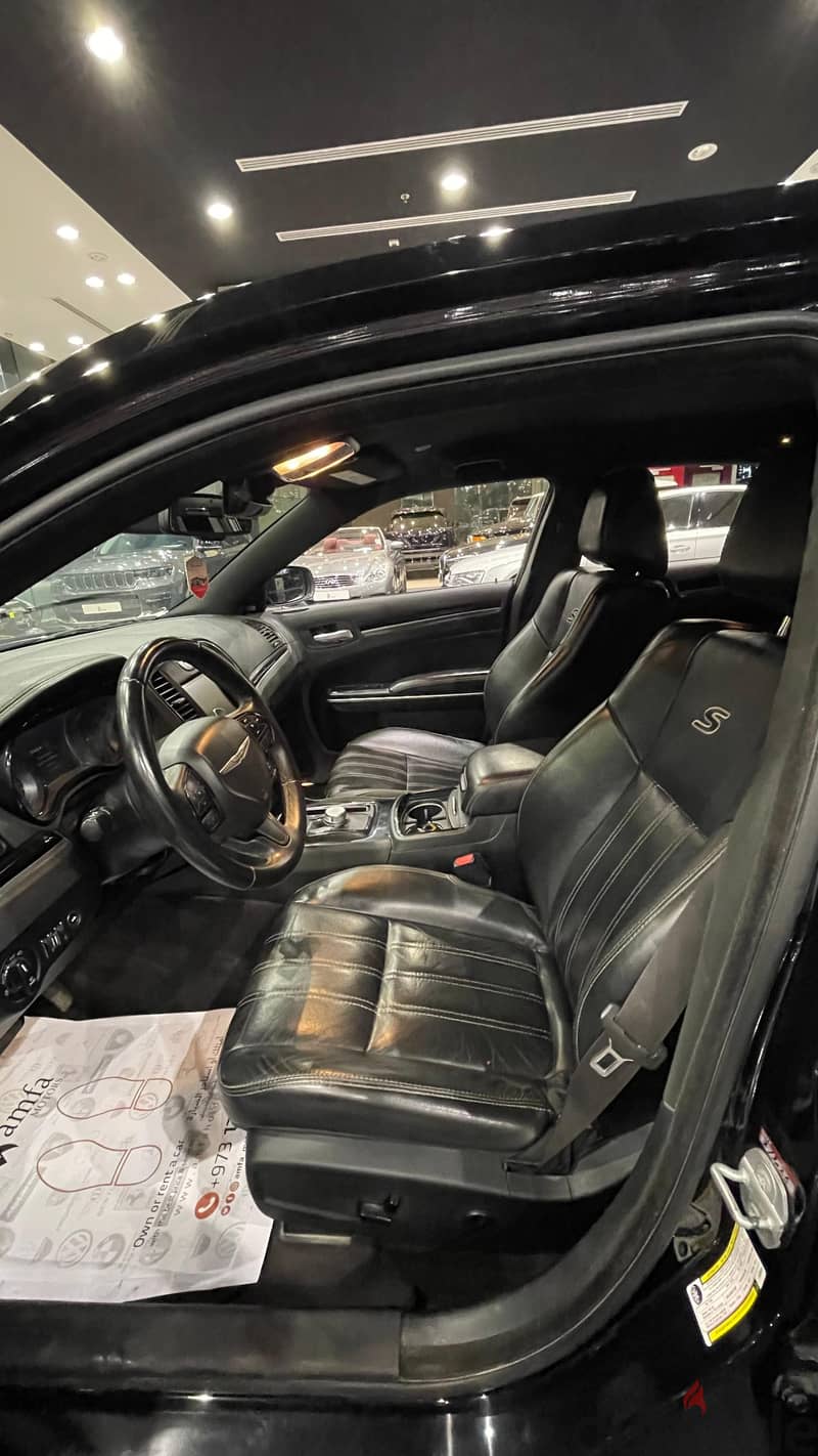 Chrysler 300s  Model 2018 7