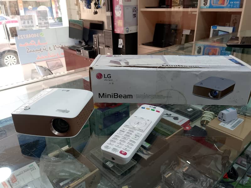 LG Smart Projector Rechargeable 100" Display Wireless Screen Sharing 2