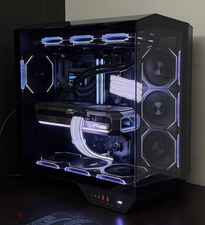 Gigabyte Gaming PC Ryzen 7 9800x3D and RTX 5080