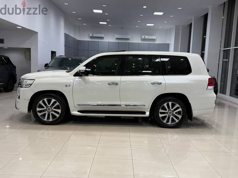 Toyota Land Cruiser VXS 2016 White 3