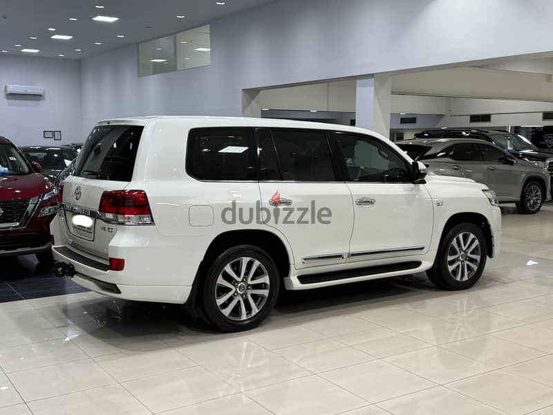 Toyota Land Cruiser VXS 2016 White 6
