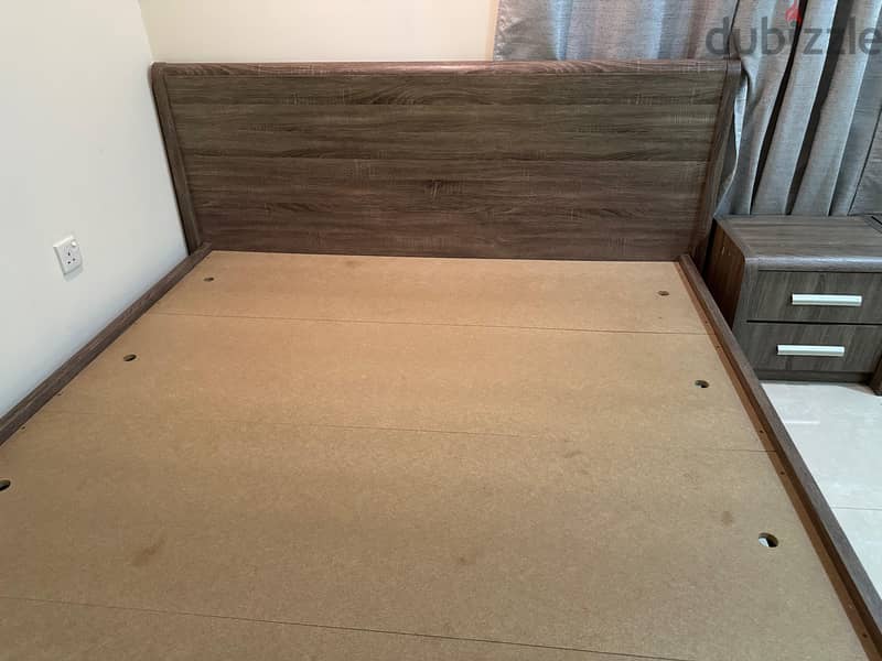 luxury mint condition bed and side table for sale 2